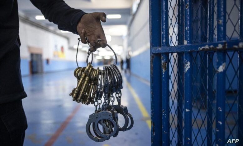 القبض على مطلوبين في واقعة خطف وسرقة بالاكراه في غوط الشعال