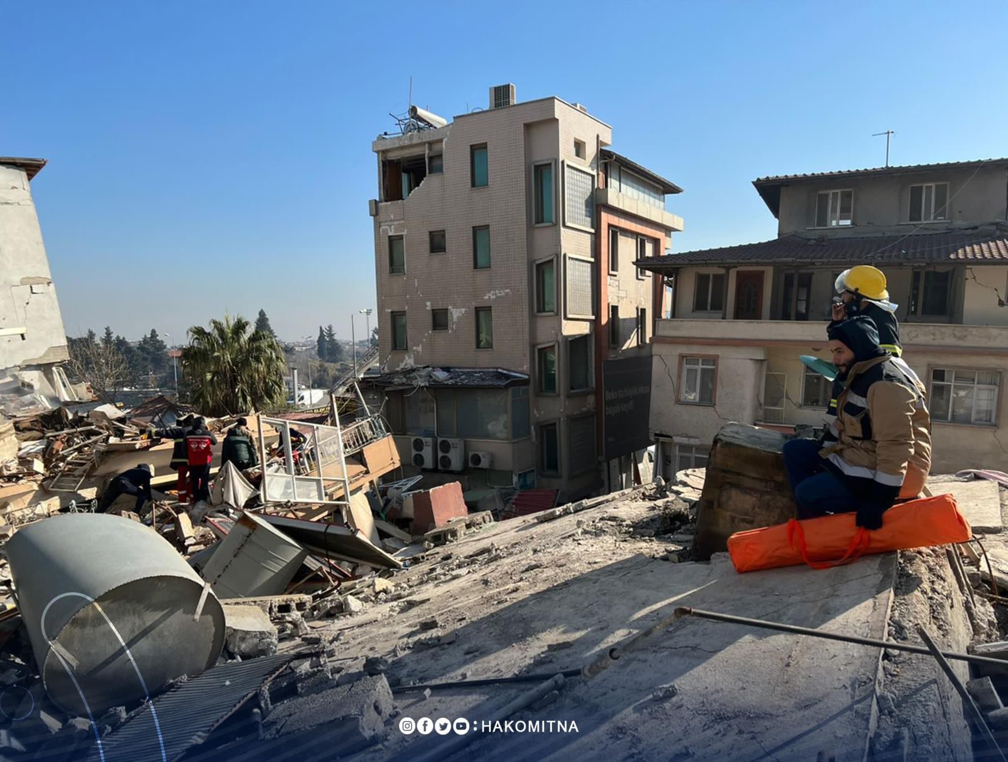 تواصل أعمال فرق الانقاذ الليبية بالمناطق التركية المتضررة من الزلزال
