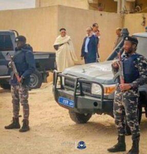 في بادرة طيبة تعكس حرص رجالات الأمن على أداء مهامهم ،قامت دوريات إدارة إنفاذ القانون بالإدارة العامة للعمليات الأمنية