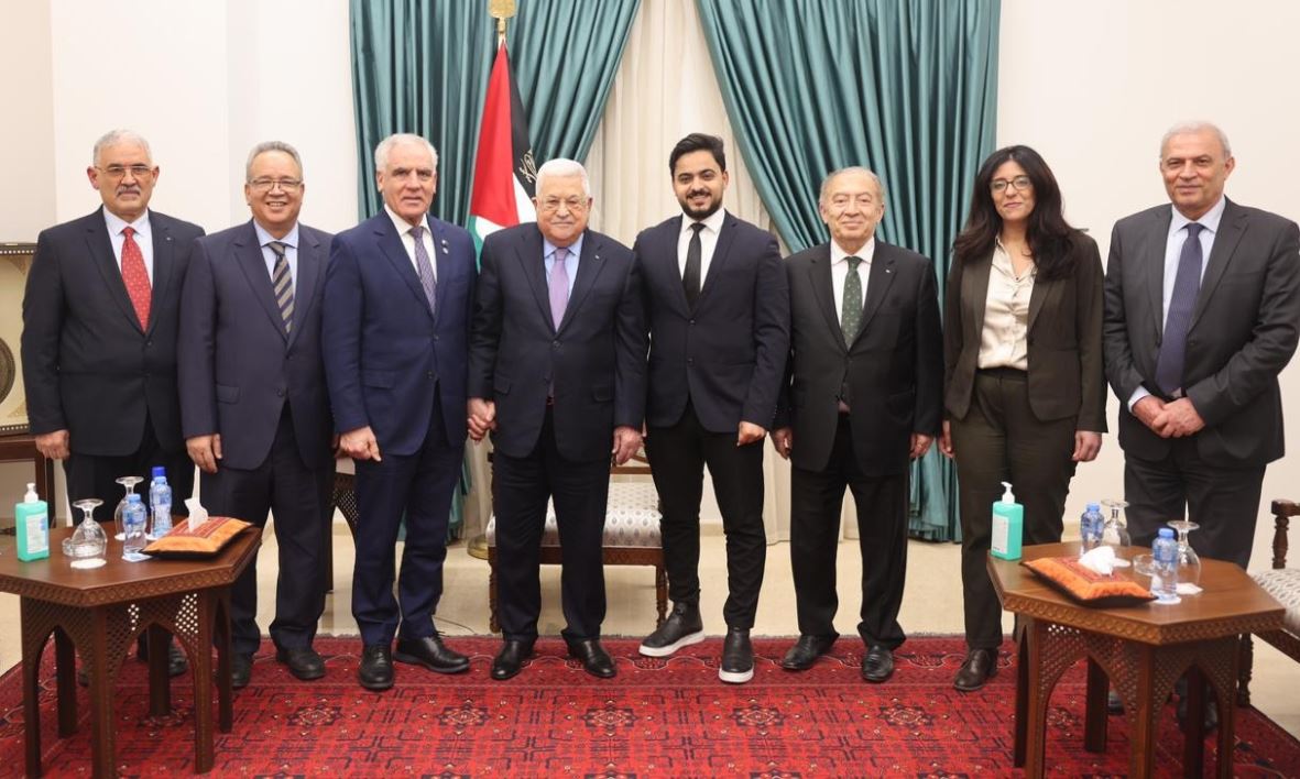 الرئيس الفلسطيني محمود عباس يشيد بزيارة وفد الاتحاد العام لغرف التجارة والصناعة والزراعة الليبي