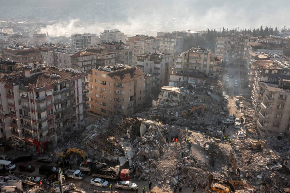 عقوبات على قنوات تركية انتقدت تعامل السلطة مع آثار الزلزال