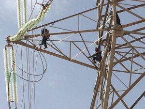 شركة الكهرباء: فك التحويرات وإرجاعها في دائرتي الرويس – بئر الغنم