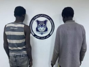 بعد تناقل وسائل التواصل الإجتماعي فيديو لشباب ليبيين مُكبلين وضربهم ضرباً مُبرحاً من قبل عمالة وافدة مديرية أمن تاجوراء تتمكن من القبض التشكيل العصابي