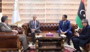 المقريف يستعرض مع السفير الفرنسي تدريس اللغة الفرنسية