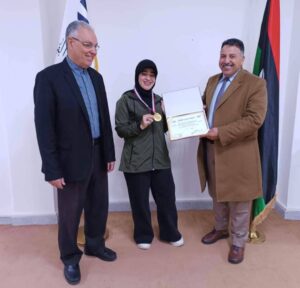 وزارة التعليم التقني والفني تكرم المتحصلة على الميدالية الذهبية في البطولة الأولى لرياضة اللياقة الوظيفية غادة الشحومي