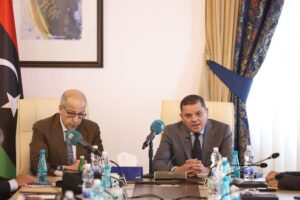 الدبيبة يناقش عملية صرف مرتبات الموظفين وآلية تسريعها ويشدد على زيادة الافصاح والشفافية