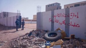 دوريات إنفاذ القانون تصادر محتويات محطات الوقود غير الشرعية بمدينة سبها