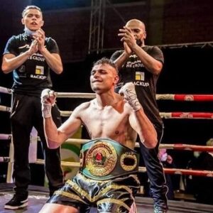 عاجل// فوز الملاكم الليبي مالك الزناد على منافسه الفرنسي " ميكائيل ديالو" وتحصله على حزام WBA، بعد ان حقق الفوز 21 مرة من اصل 21 مبارة.