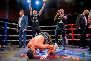 الملاكم الليبي مالك الزناد يهزم الفرنسي ديالو بالنقاط ويُتوّج بحزام «WBA»