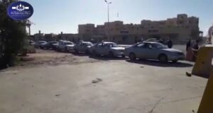 البريقة تعلن عن وصول الوقود وتوزيعه … وطوابير المصطفين تنبئ بأزمة