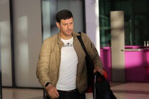 بالصور.. بعثة المنتخب الوطني لكرة القدم تصل مطار بنينا الدولي وتخوض الليلة أول تدريب ببنغازي للقاء تونس الثلاثاء