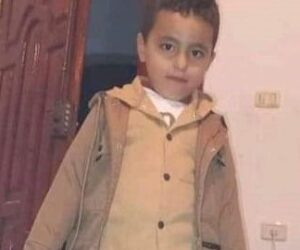 طفل مختطف ووالده يناشد خاطفيه في مقطع مصور