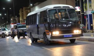 ضبط أجنبية تتسول بعربة أطفال فارغة
