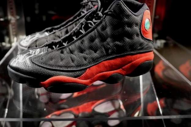 حذاء رياضي لأسطورة كرة السلة مايكل جوردان يباع بـ2.2 مليون دولار
