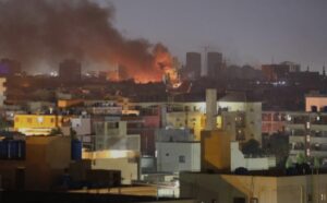 الخرطوم… استمرار القتال وقادة جيبوتي وكينيا وجنوب السودان يسعون للوساطة