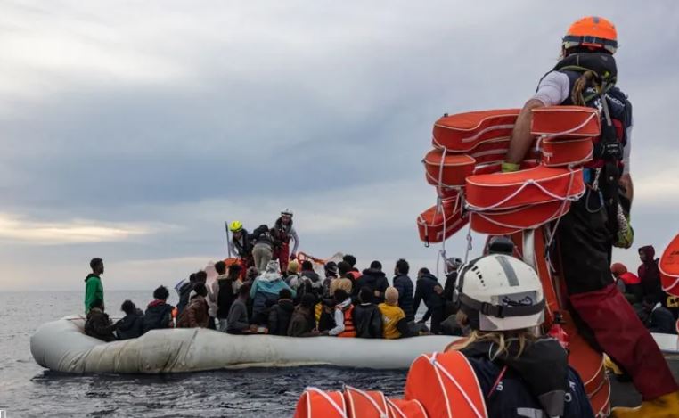 منظمة أوروبية خيرية تنقذ 92 مهاجرا بينهم 40 قاصرا قبالة السواحل الليبية 