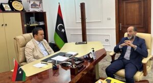 وزير العمل يبحث مع وزارة الصحة اعتماد الملاكات الوظيفية للمراكز الصحية