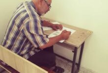 مواطن ليبي يتحدى عوائق السن ويتقدم لامتحانات إتمام مرحلة التَّعليم الأساسي