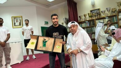 العربي الكويتي يكرم لاعبنا الدولي السنوسي الهادي في إحتفالية الحب والتقدير والعرفان بالعطاء