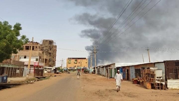 مع دخولها شهرها الثالث..اتساع رقعة المعارك في السودان والجيش يتهم قوات الدعم بقتل والي غرب دافور