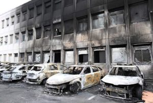القبض على 150 شخصا بعد تجدد المواجهات إثر قتل الشرطة صبيا من أصول مهاجرة