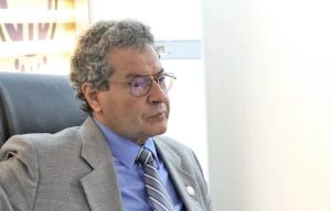 عون يعلن تخصيص الحكومة ميزانية لزيادة إنتاج النفط والغاز