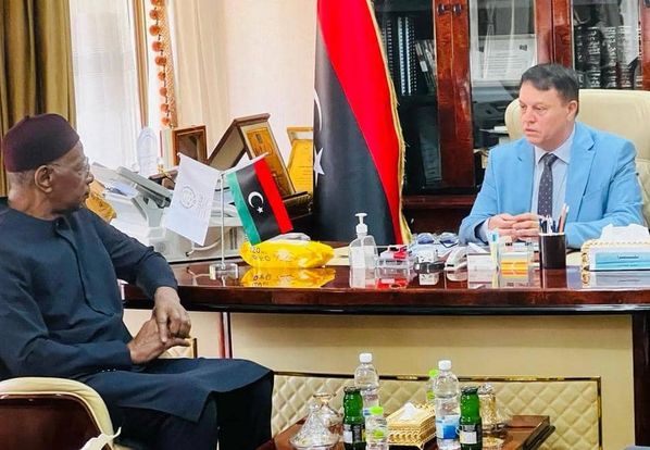 القوي وباتيلي يؤكدان وحدة القضاء الليبي واستقلاله خلال اجتماع بطرابلس