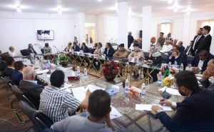 وزراء بحكومة الوحدة يلتقون المجلس البلدي الخمس لبحث أوضاع الميناء ومشروعات البنية التحتية