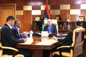 وزارة الاقتصاد تبحث التنسيق مع الجهات المعنية لتحديد المستفيدين من وثيقة التأمين الصحي