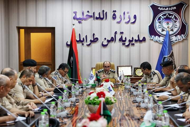 مدير امن طرابلس يتابع رقمنة المحاضر مع رؤساء مراكز شرطة العاصمة