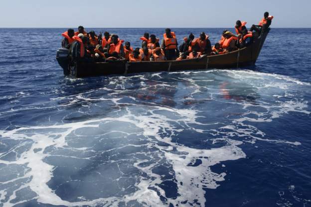 تونس وإيطاليا تحققان في مقتل 41 شخصا كانوا على متن القارب المنكوب