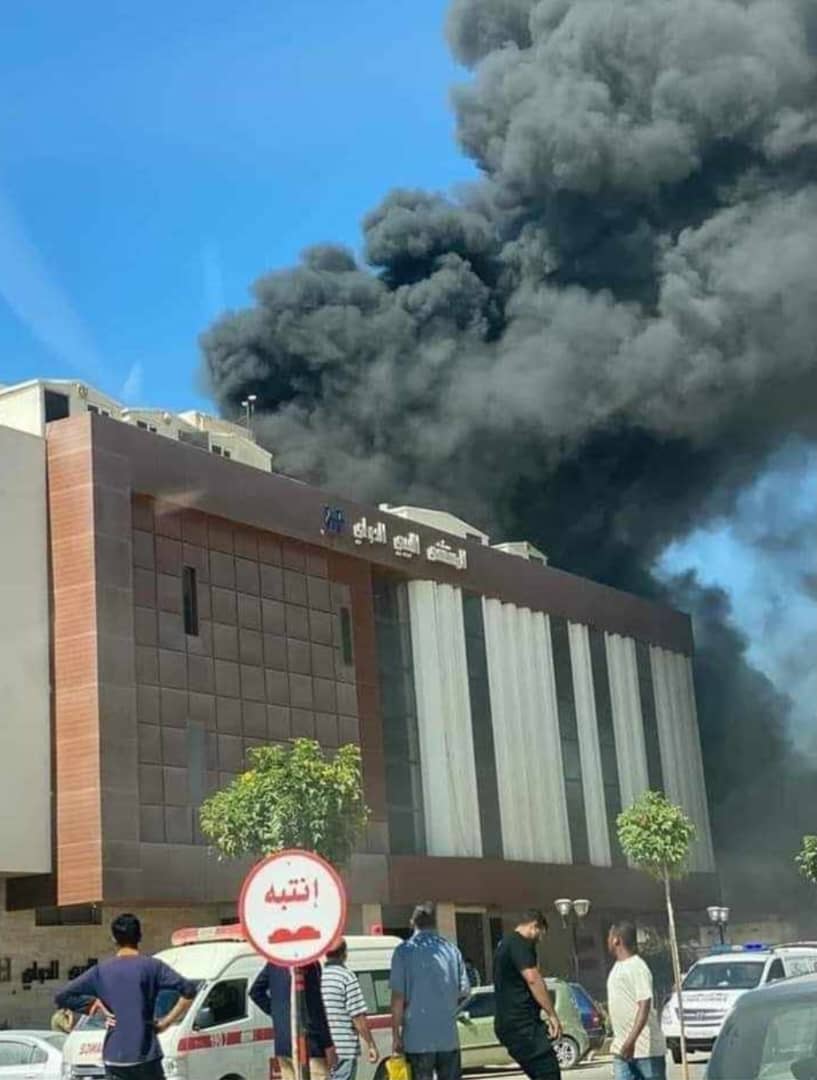 عاجل// اندلاع حريق بأحد المستشفيات الخاصة بشارع فينيسيا بمدينة بنغازي ، وفرق الإسعاف والدفاع المدني تتجه لاطفاء الحريق واجلاء العالقين