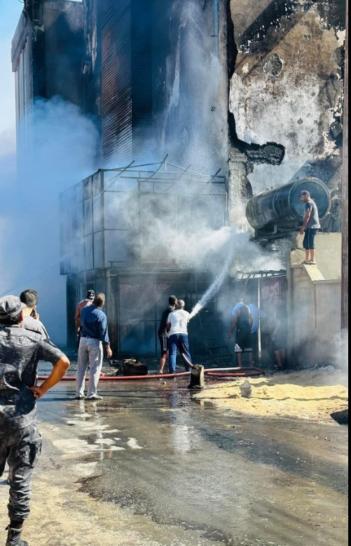 عاجل // الدفاع المدني يخمد الحريق الذي اندلع في احد المستشفيات الخاصة ببنغازي ، واسعاف جرحى و حالات اختناق ولم تسجل حالات وفاة حتى الان