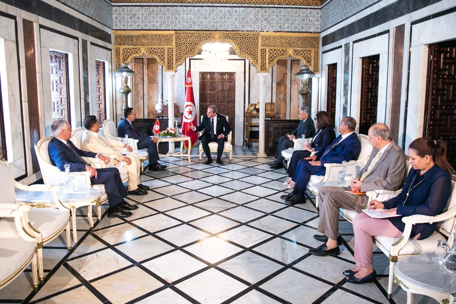 وزير الاقتصاد يلتقي رئيس الحكومة التونسية لتطوير العلاقات التجارية بين البلدين