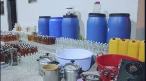 ضبط مصنع للخمور بمنزل في زليتن يحوي 700 لتر