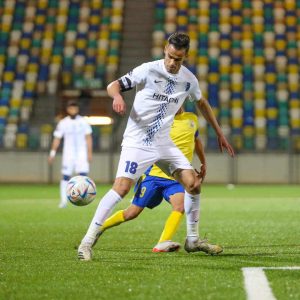 فيصل البدري لاعب وسط الهلال يجدد عقده مع الفريق ويستعد للمشاركة في مباراة الحسم أمام كاكا ميغا الأوغندي