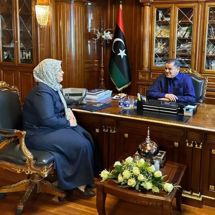 الدبيبة يتابع مع وزيرة العدل عمل الوزارة والجهات التابعه لها
