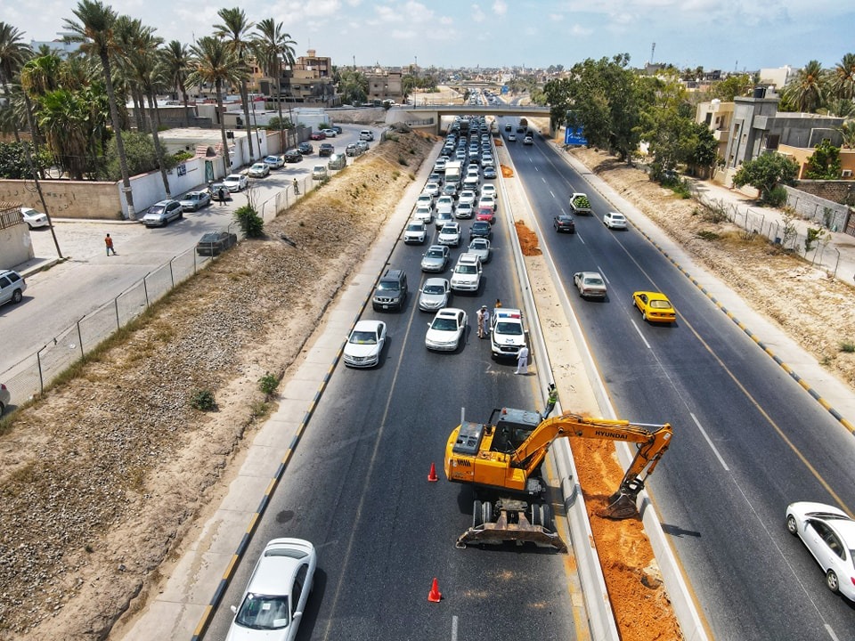 مرور طرابلس ينوه على الطريق السريع