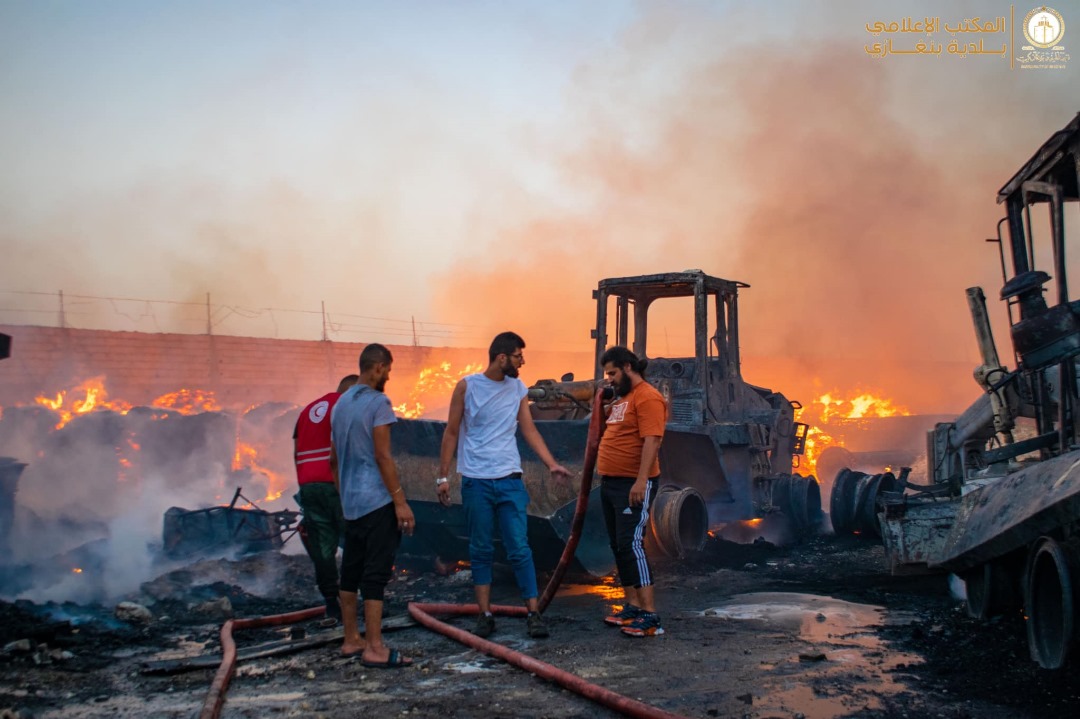 بلدية بنغازي ـ الحريق اندلع في مستودع بالمنطقة الصناعية ولا أضرار بشرية