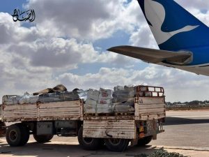السفارة البريطانية تعلن وصول مساعدات لتوزيعها على المتضررين من السيول