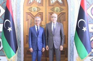 السفير الفرنسي يلتقي الصديق الكبير ويشيد بجهود توحيد مصرف ليبيا المركزي