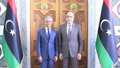 السفير الفرنسي يلتقي الصديق الكبير ويشيد بجهود توحيد مصرف ليبيا المركزي