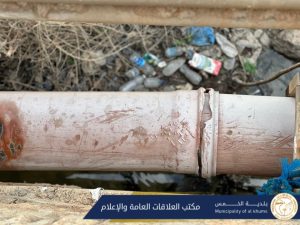 اعتداء على خط الصرف الصحي لبدة يسبب تسريب وتلوث المنطقة