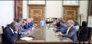 الكبير يطلع على إحاطة عمل لجنة الأزمة وتوفير الخدمات المصرفية والسيولة بالمناطق المتضررة
