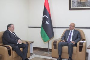خلال لقائه سفير إسبانيا اللافي يطالب بخبراء دوليين مختصين لتقييم حجم الدمار الناجم عن كارثة دانيال