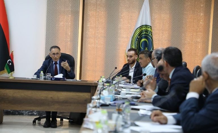 وزير الاقتصاد يطلق مبادرة إسكان الأسر الناجية بمدينة درنة والقرى المجاورة لها