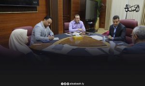 أبو جناح يبحث تنفيذ العطاء المحلي مع إدارتي الصيدلة والعطاءات المركزية