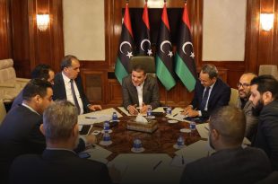 الدبيبة يطالب بتعاون شركتي الكهرباء والمياه لتسيير استكمال المشروعات