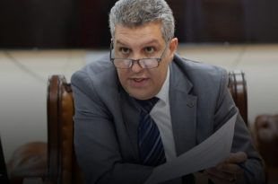 وزير التعليم يبحث إمكانية استئناف الدراسة في درنة السبت المقبل