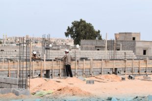 بلدية سرت تتابع أعمال إنشاء سوق للخضروات
